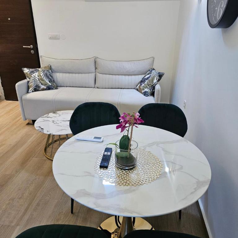 Apartmani Nikic -Tivat - Apartman s 1 Spavaćom Sobom, Pogledom na More i Terasom - 2