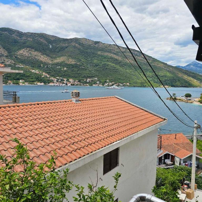 Apartmani Nikic -Tivat - Apartman s 1 Spavaćom Sobom, Pogledom na More i Terasom - 3