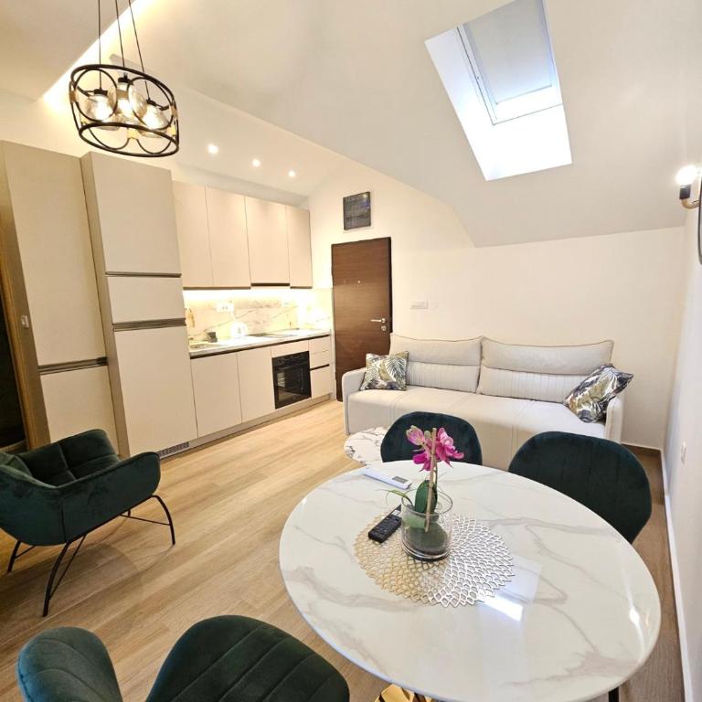 Apartmani Nikic -Tivat - Apartman s 1 Spavaćom Sobom, Pogledom na More i Terasom - 8
