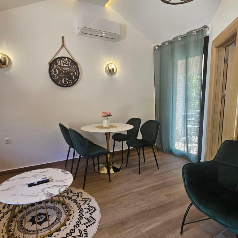 Apartmani Nikic -Tivat - Apartman s 1 Spavaćom Sobom, Pogledom na More i Terasom - 12