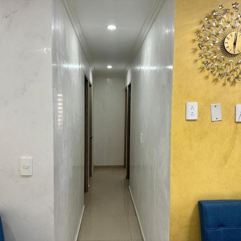 Hermoso Apartamento en Cartagena - Three-Bedroom Apartment - 8