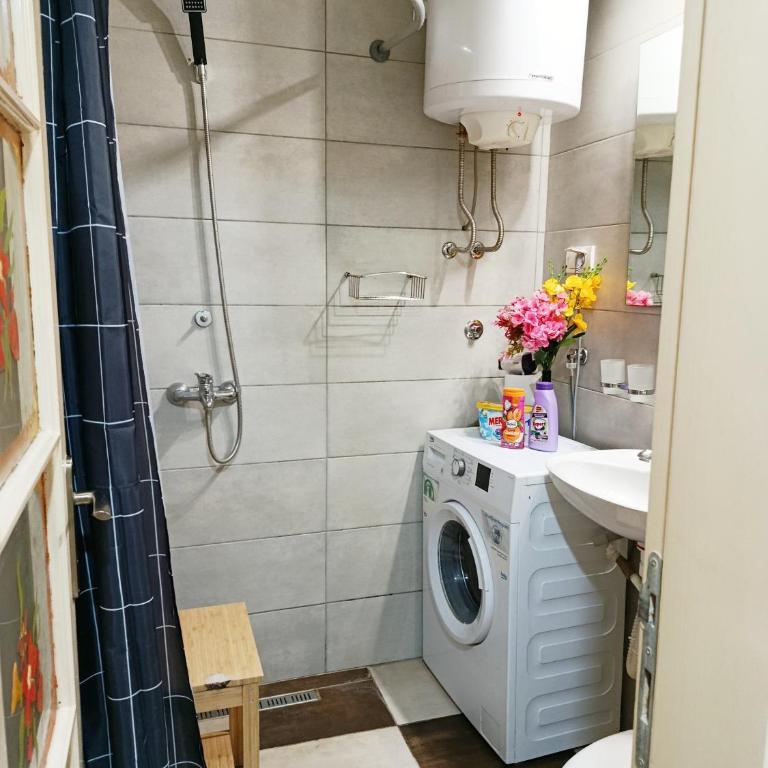 Urban Garden Apartments - Iris - One-Bedroom Apartment - 8