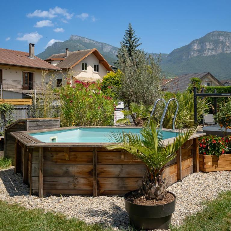 La Porte des Alpes chambres d'hôtes - Suite - Vue sur Jardin - 1