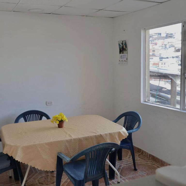 Casa PRIVADA en Manizales Exclusiva y cómoda totalmente equipada Contiguo a la Monumental Plaza de toros, Cerca al Mirador de Chipre y al centro histórico de la ciudad - Casa de 6 dormitorios - 9