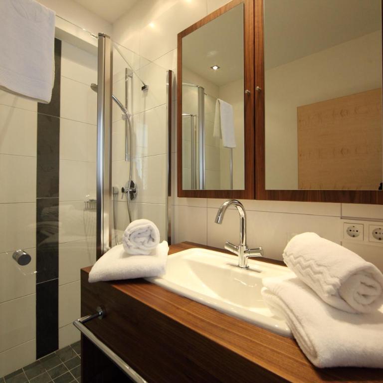 Die Dorfvilla - Includes Tauern Spa Kaprun Wellness Access 13 km away - Familiensuite - 8