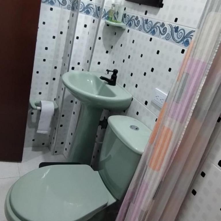 Hospedaje Solianka - Habitación Cuádruple con baño privado - 2