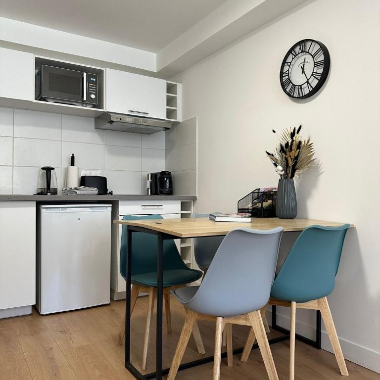 Logement 7 parking gratuit - Appartement 1 Chambre - 13