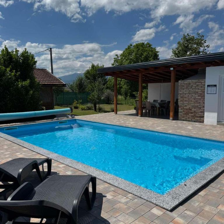 Crystal pool - One-Bedroom House - 1