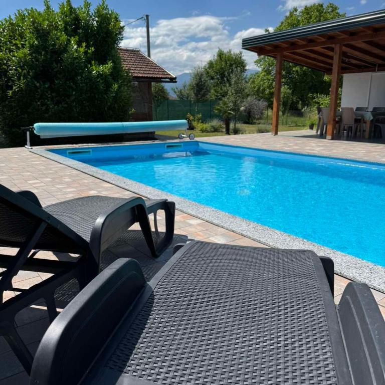 Crystal pool - One-Bedroom House - 23