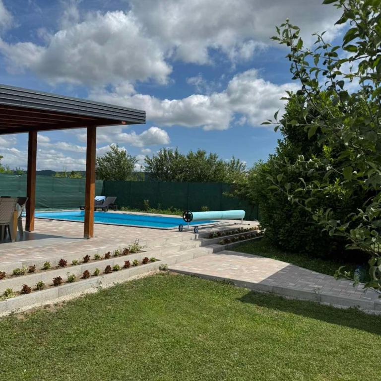 Crystal pool - One-Bedroom House - 26