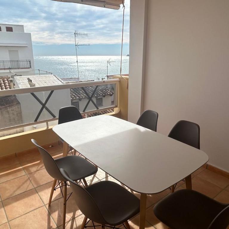 Duplex with spacious terraces and stunning sea views, right next to the beach - Apartamento - 9