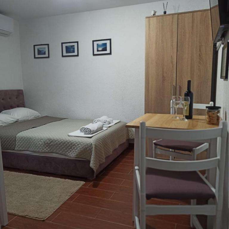 Apartman Tristan - Double Room - 8