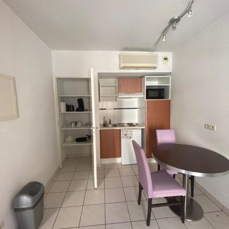 Studio Cité médiévale 250 m - Apartamento de 1 dormitorio - 17