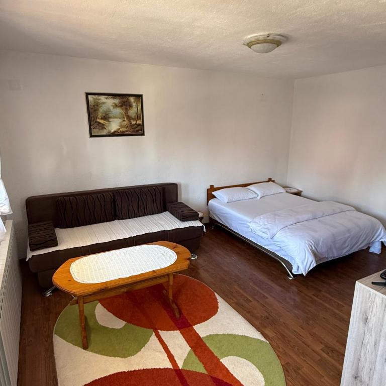 Apartmani Lakicevic - Apartment with Balcony - 4