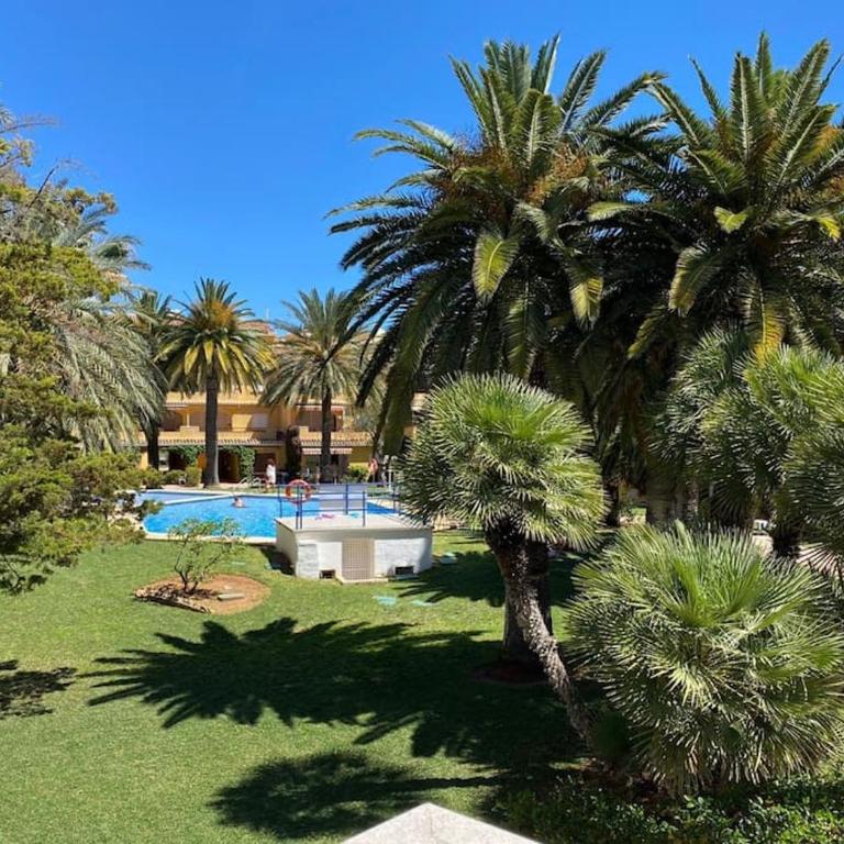 Apto. en Urbanización Albatros con salida a playa - Bungalow con vistas al jardín - 1