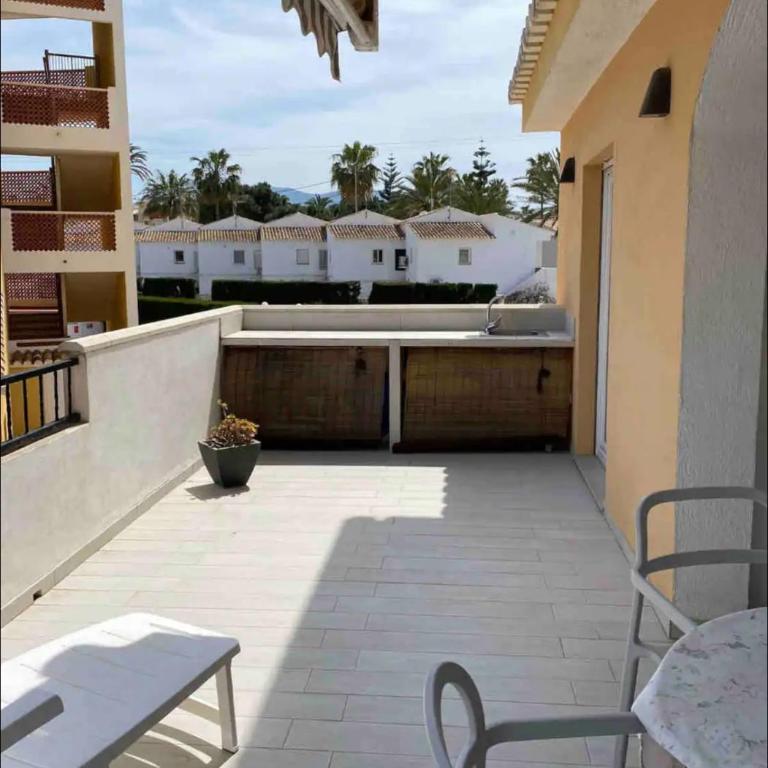 Apto. en Urbanización Albatros con salida a playa - Bungalow con vistas al jardín - 4
