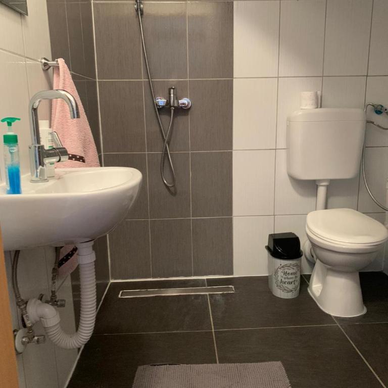 Apartman UnaTesnim - Three-Bedroom Apartment - 12