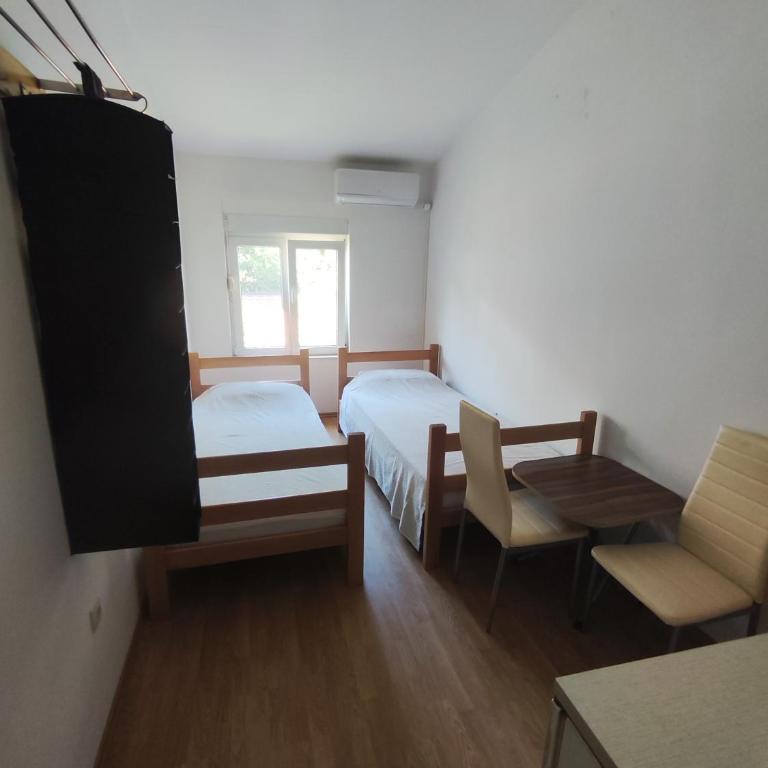 Mila Apartmani - Deluxe Double or Twin Room - 2