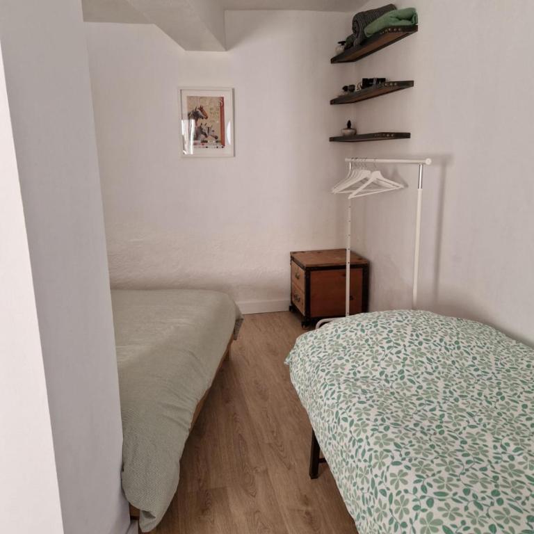 Habitación amplia y tranquila con baño privado en piso compartido - Apartamento de 1 dormitorio - 31