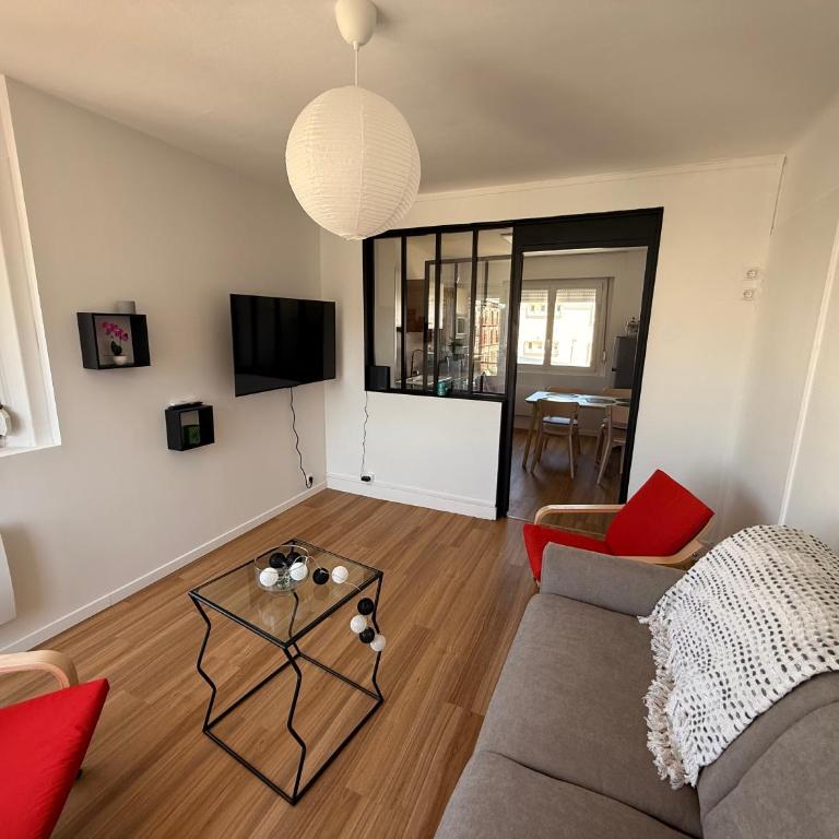 Appartement spacieux rénové, vue mer - 2 chambres - Apartment mit 2 Schlafzimmern - 8