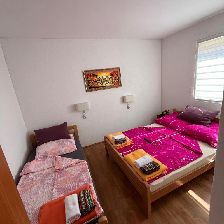 Dedovina - Trokrevetna Soba sa Sopstvenim Kupatilom - 9