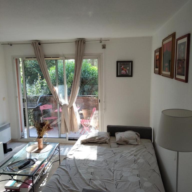 Bright & Calm 50qm - 10 min Antibes - 15 min Cannes - Pool & Tennis - Appartement 1 Chambre - 13
