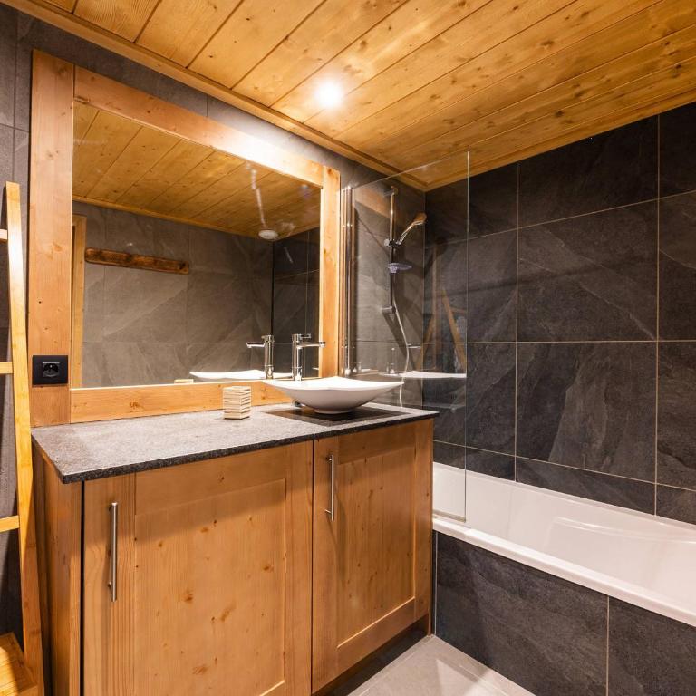 Grand appart haut de gamme 8p, skis aux pieds, vue Mont Blanc, balcon, parking, linge inclus - Apartment mit 3 Schlafzimmern - 17