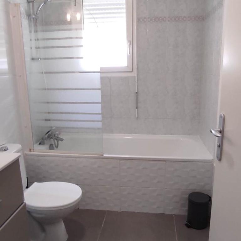 Appartement climatisé T1 à Hyères, dans résidence avec gardien, calme, parking, WIFI - One-Bedroom Apartment - 8