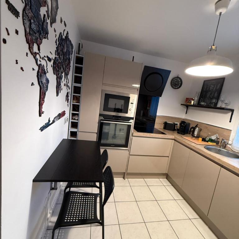 Duplex T3 Moderne au Metro - Clim & Parking Privé - Appartement 2 Chambres - 10