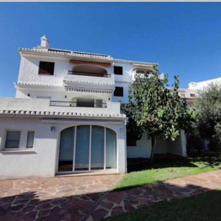 Apto. en Urbanización Albatros con salida a playa - Bungalow con vistas al jardín - 35