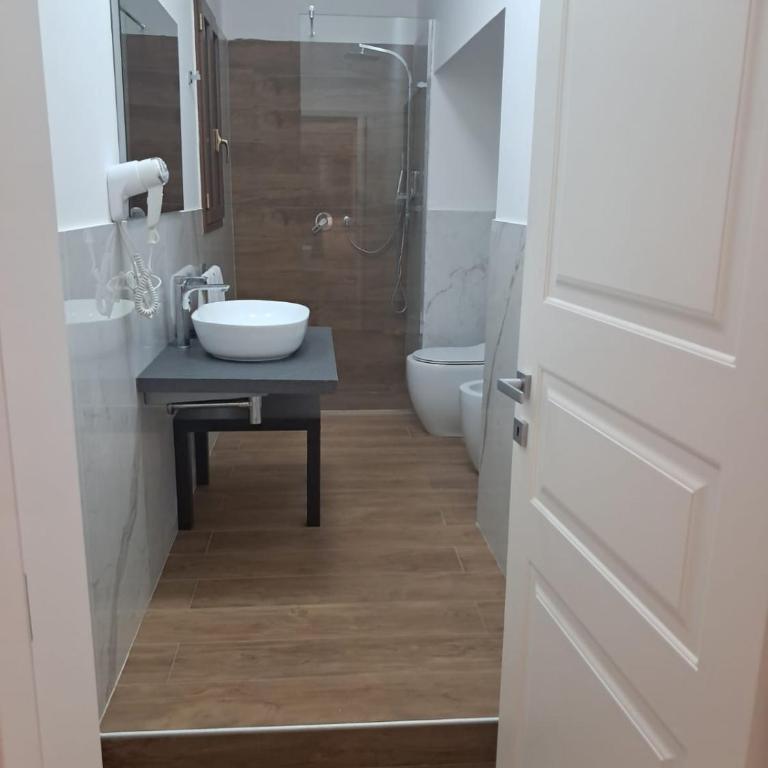 Asmundo Palace Suites & Spa - King Room with Spa Bath - 2