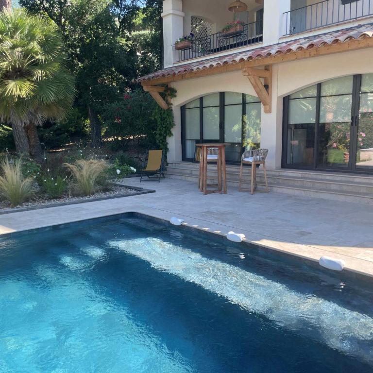 La Beluga - Chambre Double - Vue sur Piscine - 5