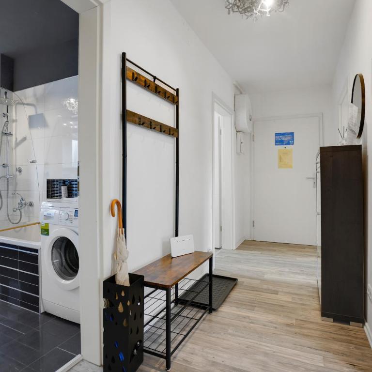 KATIES Apartments Augsburg I Zentral I 4 Zimmer I 7 Personen I 2x Parken I Nintendo Switch I DisneyPlus I E-Kamin - Appartamento con 3 Camere da Letto - 34