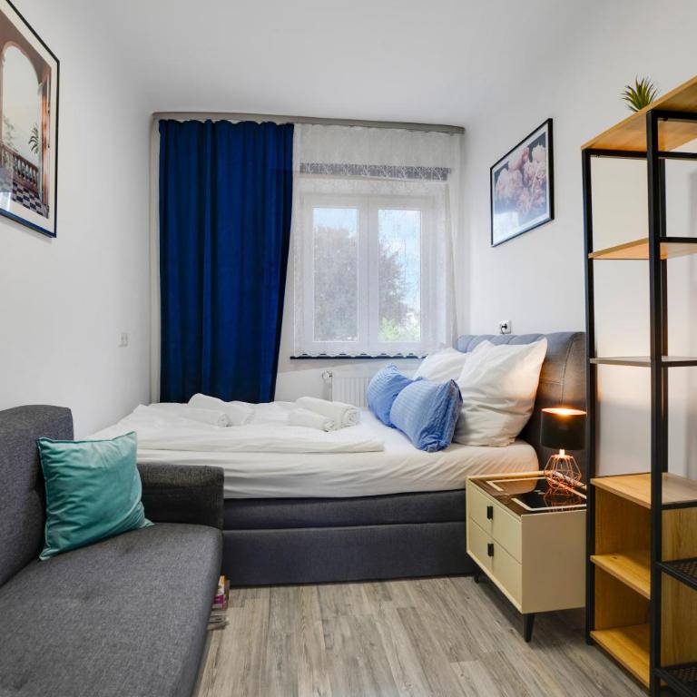 KATIES Apartments Augsburg I Zentral I 4 Zimmer I 7 Personen I 2x Parken I Nintendo Switch I DisneyPlus I E-Kamin - Appartamento con 3 Camere da Letto - 4