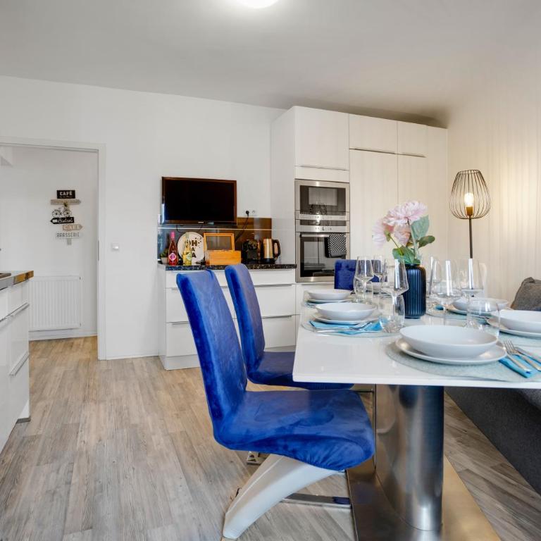 KATIES Apartments Augsburg I Zentral I 4 Zimmer I 7 Personen I 2x Parken I Nintendo Switch I DisneyPlus I E-Kamin - Appartamento con 3 Camere da Letto - 22