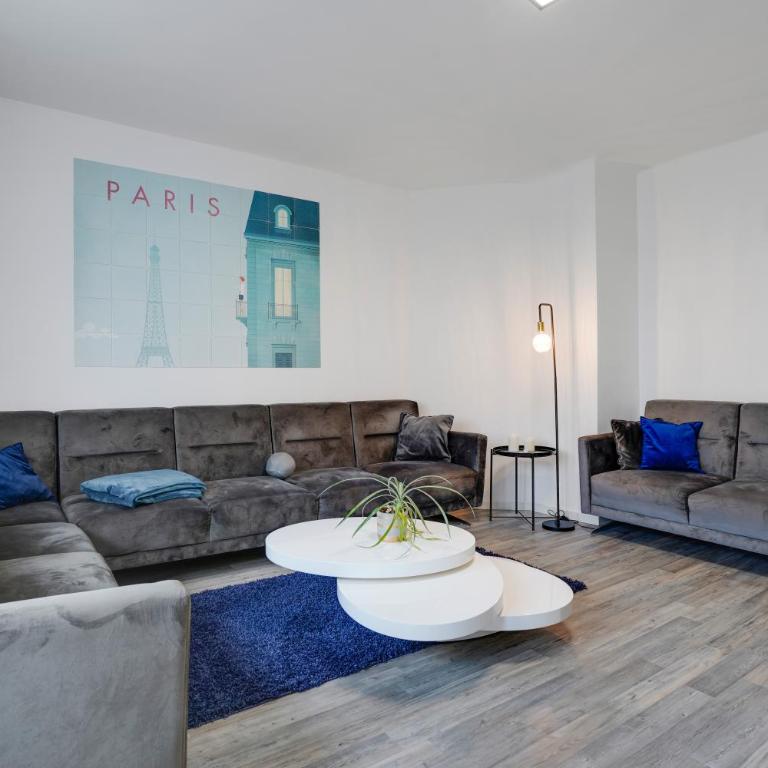 KATIES Apartments Augsburg I Zentral I 4 Zimmer I 7 Personen I 2x Parken I Nintendo Switch I DisneyPlus I E-Kamin - Appartamento con 3 Camere da Letto - 2