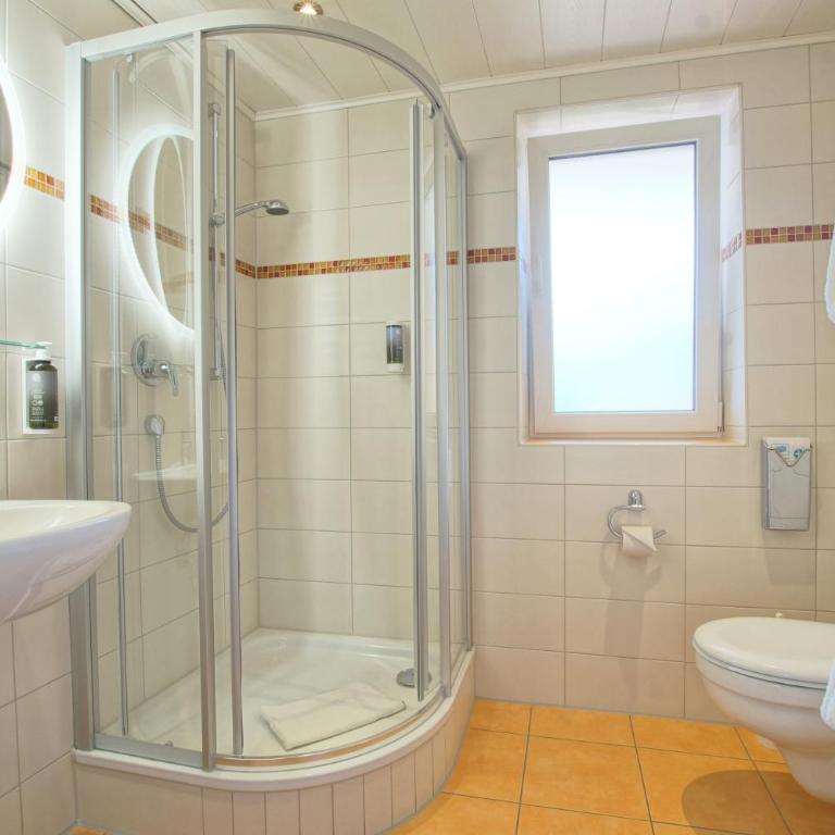 Hotel Waldmann - Doppelzimmer mit Balkon - 5
