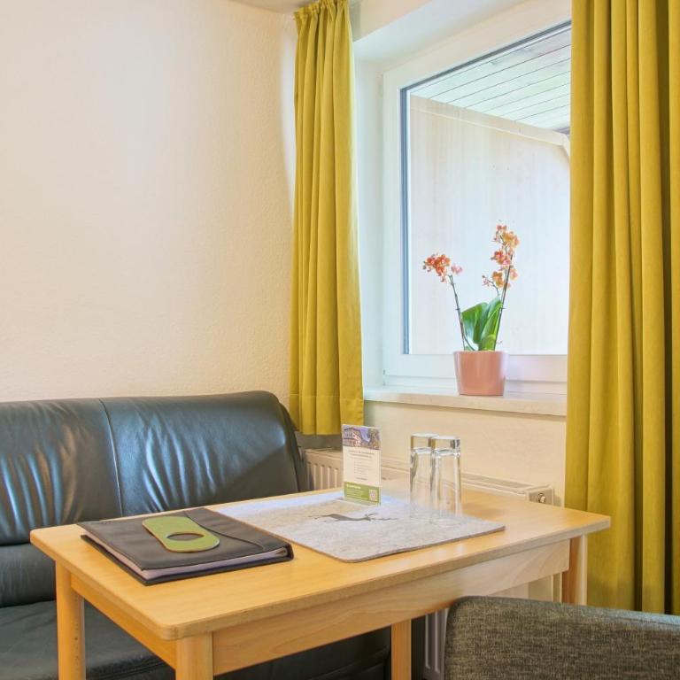 Hotel Waldmann - Doppelzimmer mit Balkon - 4