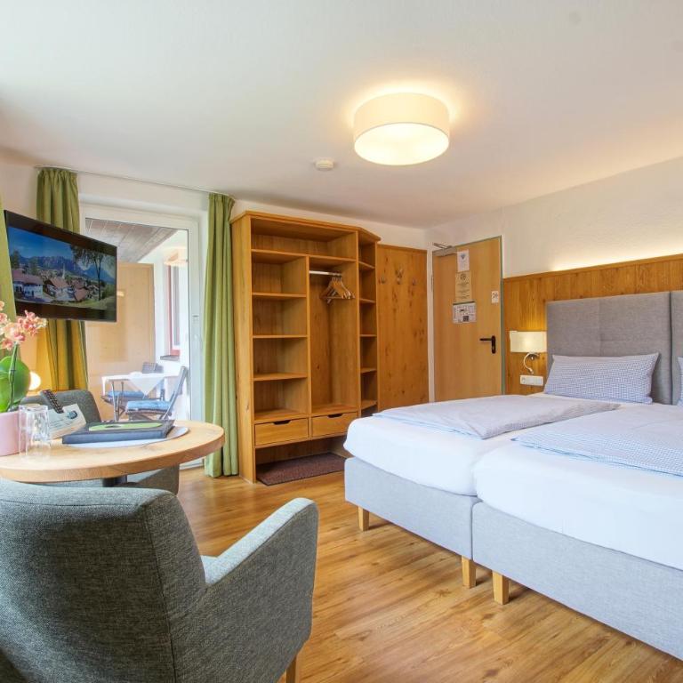 Hotel Waldmann - Doppelzimmer mit Balkon - 1