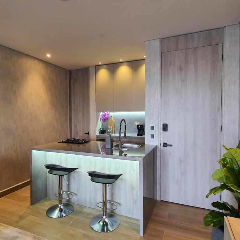 Moderna suite con balcón y vista al lago y al mar - One-Bedroom Apartment - 5