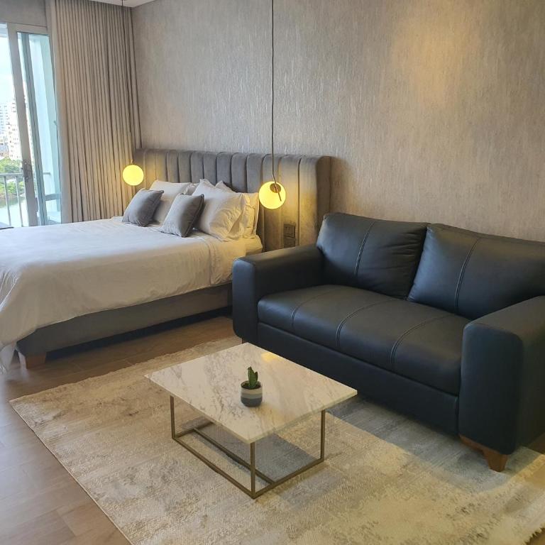 Moderna suite con balcón y vista al lago y al mar - One-Bedroom Apartment - 3