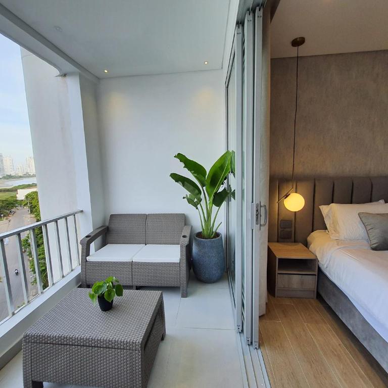 Moderna suite con balcón y vista al lago y al mar - One-Bedroom Apartment - 8