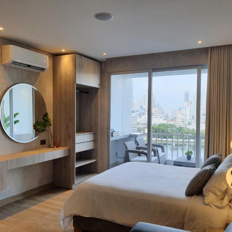 Moderna suite con balcón y vista al lago y al mar - One-Bedroom Apartment - 7