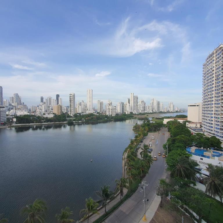 Moderna suite con balcón y vista al lago y al mar - One-Bedroom Apartment - 13