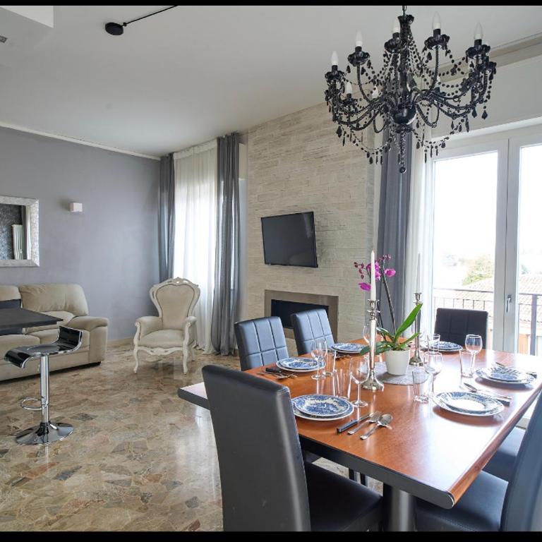Elegant & Spacious - 30 min from Venice - King beds! - Three-Bedroom Apartment - 16