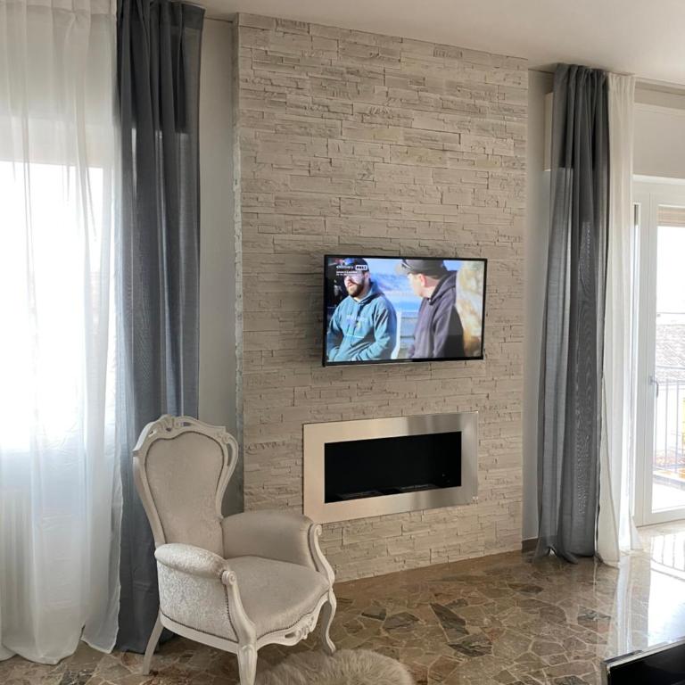 Elegant & Spacious - 30 min from Venice - King beds! - Three-Bedroom Apartment - 7