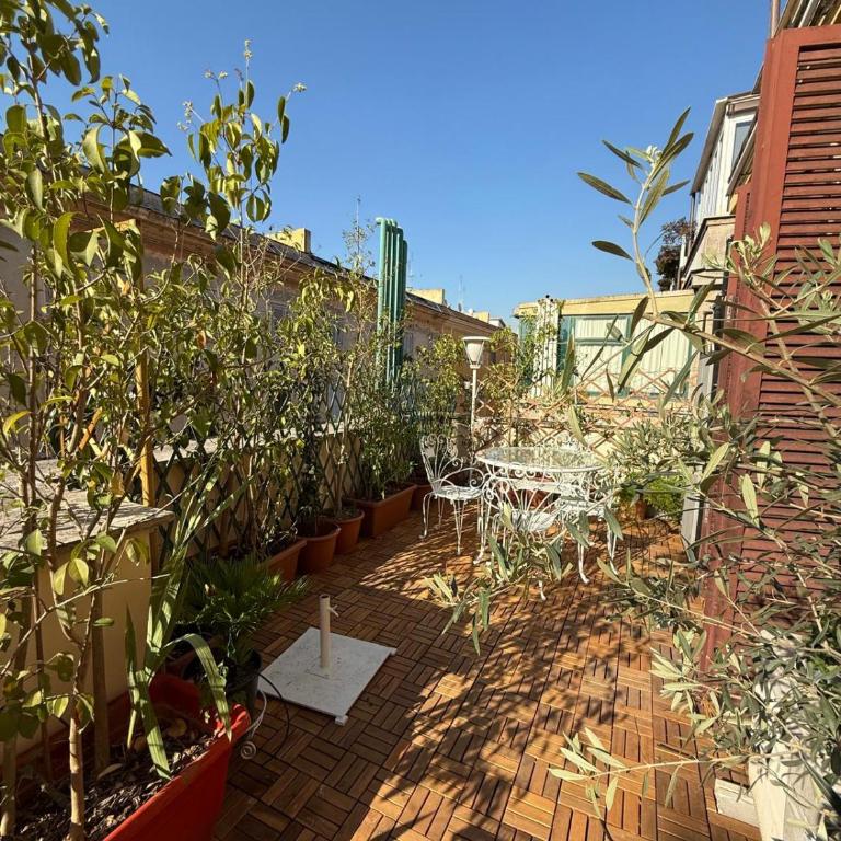 Terrace & 1930s Charm - Vatican Walk - Appartamento con 2 Camere da Letto e Terrazza - 2