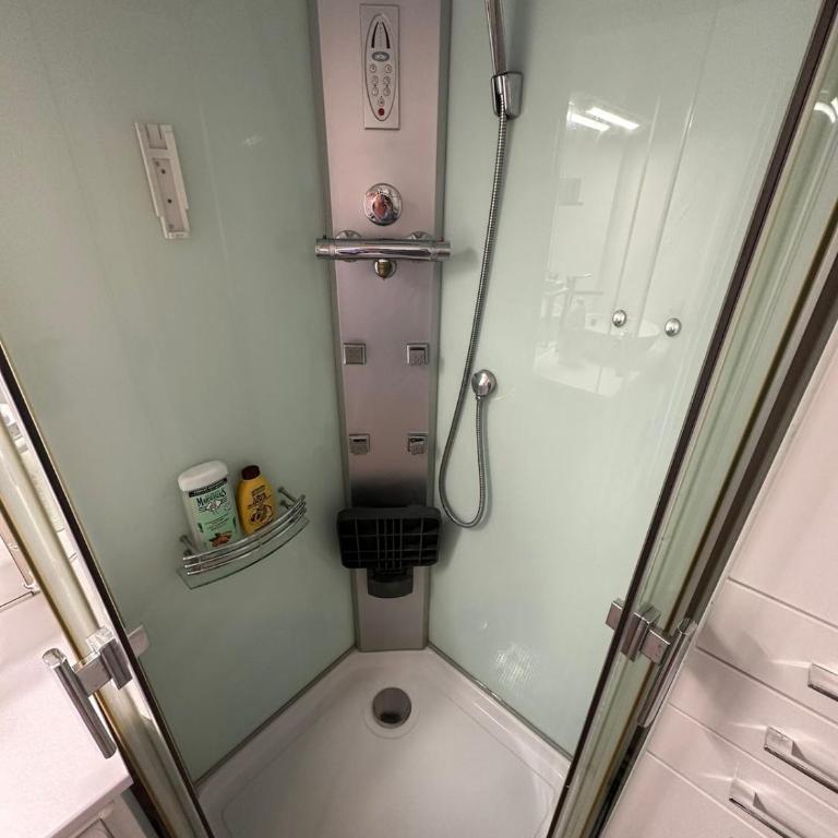 Grand Studio face mer - One-Bedroom Apartment - 25