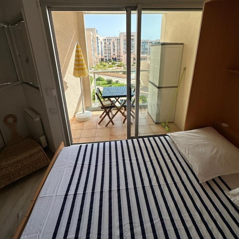 Grand Studio face mer - One-Bedroom Apartment - 35