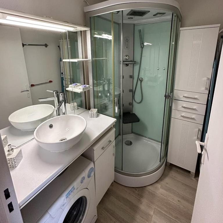 Grand Studio face mer - One-Bedroom Apartment - 41